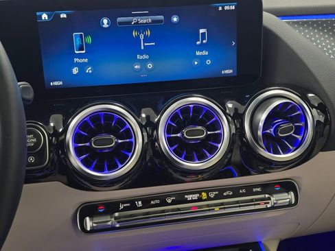 Used 2025 Mercedes-Benz GLA 250 4MATIC image 15