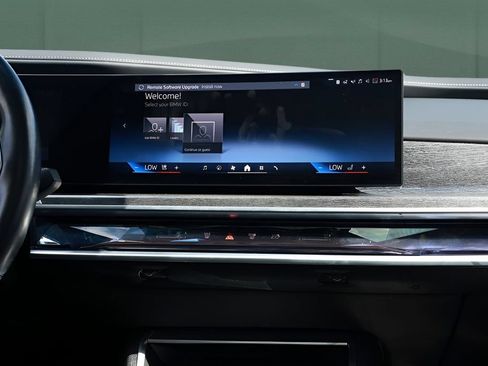 Used 2023 BMW i7 xDrive60 AWD/4WD image 30