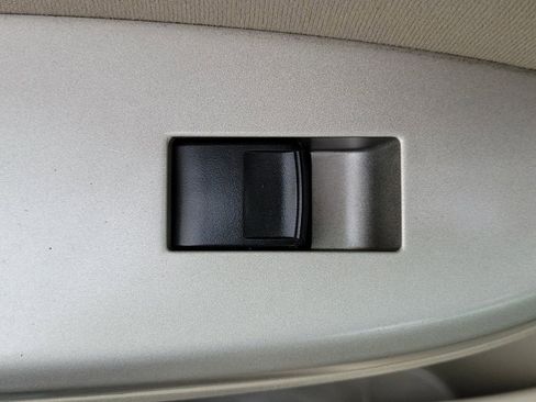 Used 2013 Toyota Corolla LE FWD image 17