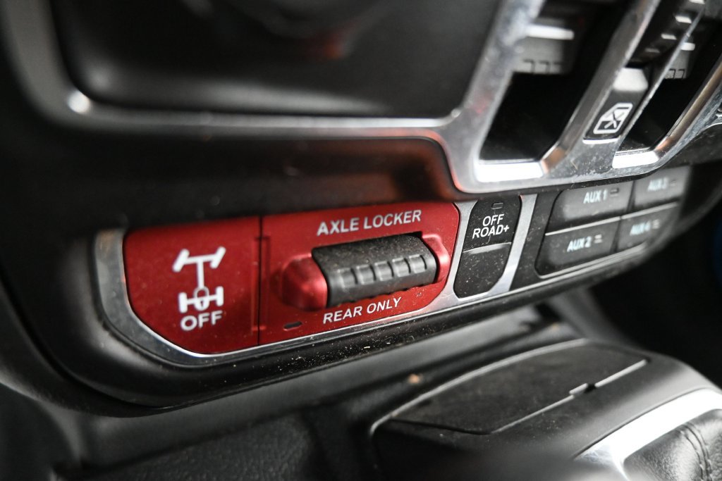 Used 2025 Jeep Gladiator Sport AWD/4WD image 22