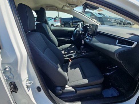 Used 2025 Toyota Corolla LE image 28