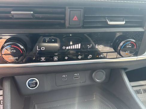 Used 2023 Nissan Rogue SV FWD image 19