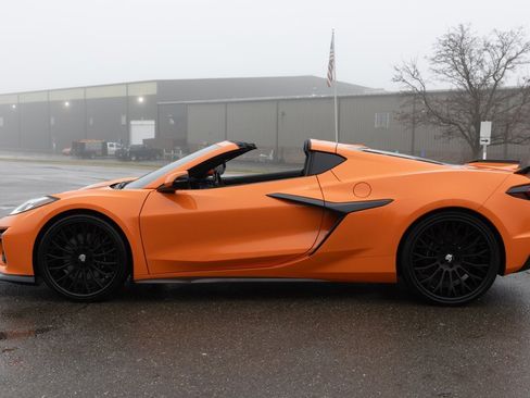 Used 2024 Chevrolet Corvette Z06 image 2