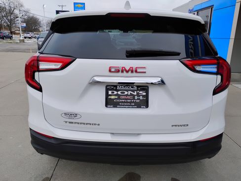 Used 2023 GMC Terrain SLE image 33