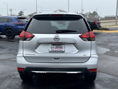 Used 2017 Nissan Rogue SV w/ SV Premium Package image 5