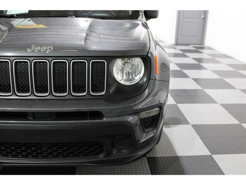 Used 2023 Jeep Renegade Latitude image 8