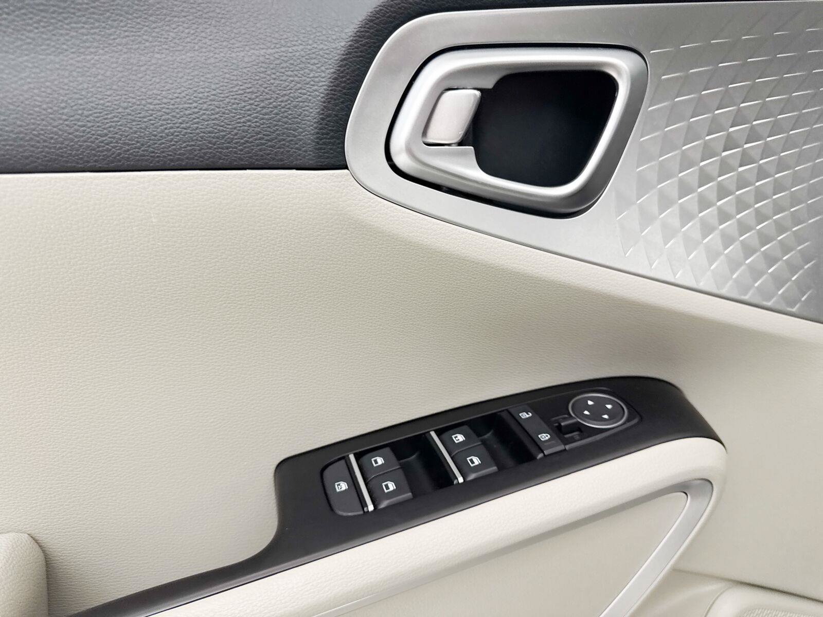 Used 2025 Kia Soul LX w/ LX Technology Package FWD image 20