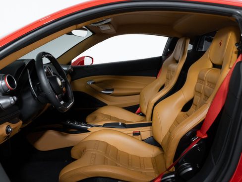 Used 2021 Ferrari F8 Tributo image 39