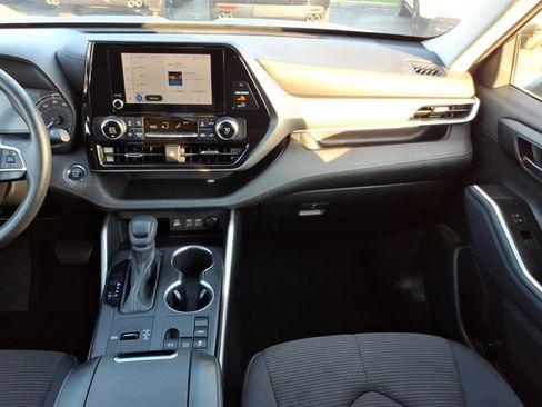 Used 2023 Toyota Highlander L FWD image 18