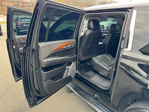 Used 2020 Cadillac Escalade ESV Premium Luxury image 34