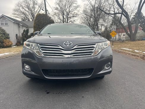 Used 2010 Toyota Venza image 3