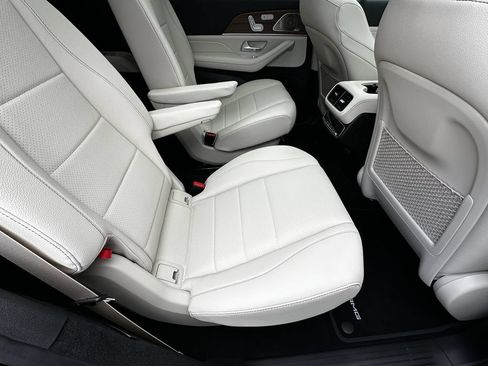 New 2026 Mercedes-Benz GLS 450 4MATIC image 18
