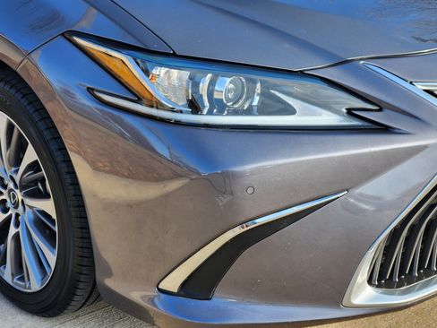 Used 2020 Lexus ES 300h w/ Premium Package image 5