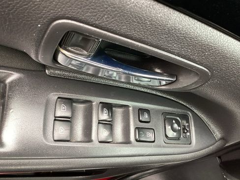 Used 2020 Mitsubishi Outlander ES image 18