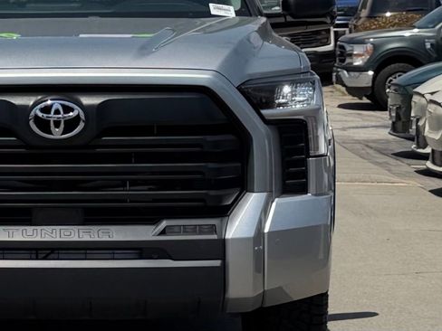 Used 2022 Toyota Tundra SR5 w/ SR5 Convenience Package AWD/4WD image 4