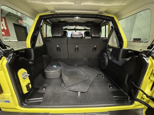 Used 2023 Jeep Wrangler Unlimited Sahara AWD/4WD image 22