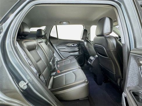 Used 2021 GMC Terrain SLT image 24