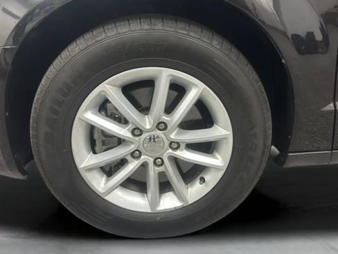 Used 2019 Dodge Grand Caravan SXT FWD image 29