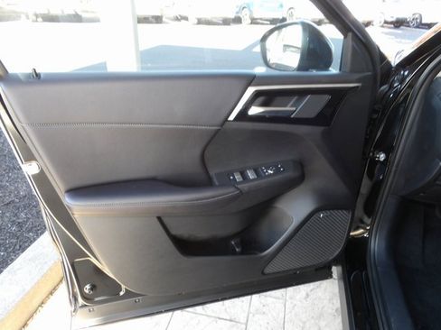 New 2025 Mitsubishi Outlander SE image 18