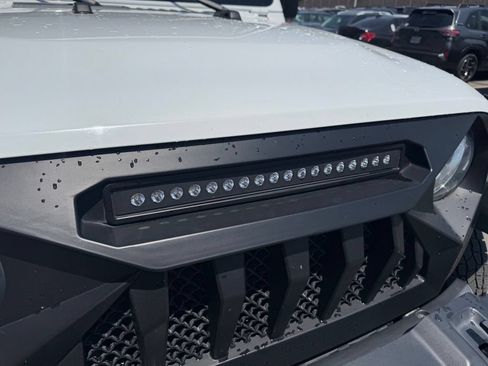 Used 2018 Jeep Wrangler Unlimited Sahara AWD/4WD image 8