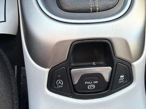 Used 2019 Jeep Compass Latitude FWD image 21