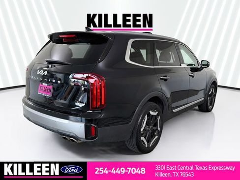 Used 2025 Kia Telluride S FWD image 9