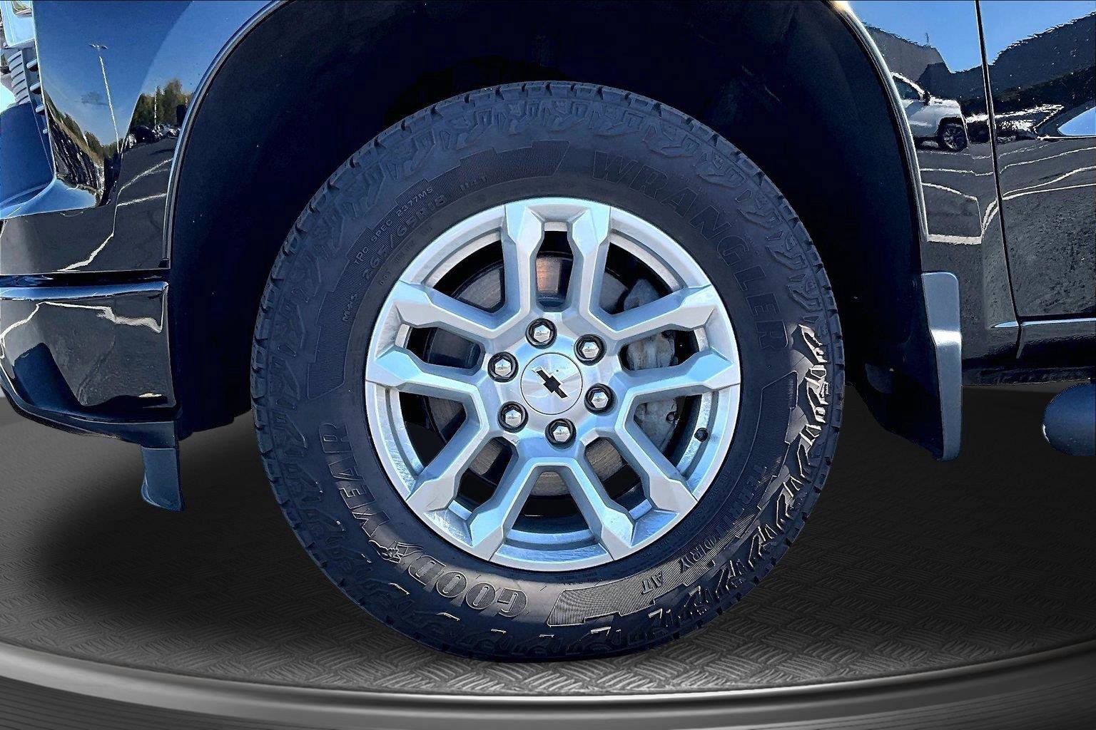 Used 2024 Chevrolet Silverado 1500 RST w/ Convenience Package II AWD/4WD image 10