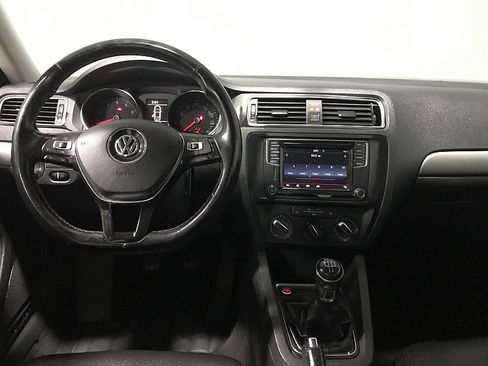 Used 2017 Volkswagen Jetta SE image 21