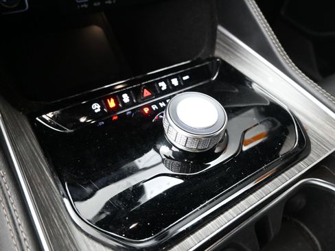 Used 2024 Jeep Wagoneer L Series II w/ Flexible Seating Group image 14