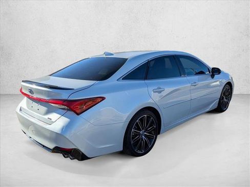 Used 2019 Toyota Avalon XSE image 5