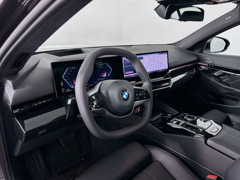 Used 2025 BMW 530i 530i w/ Premium Package image 9