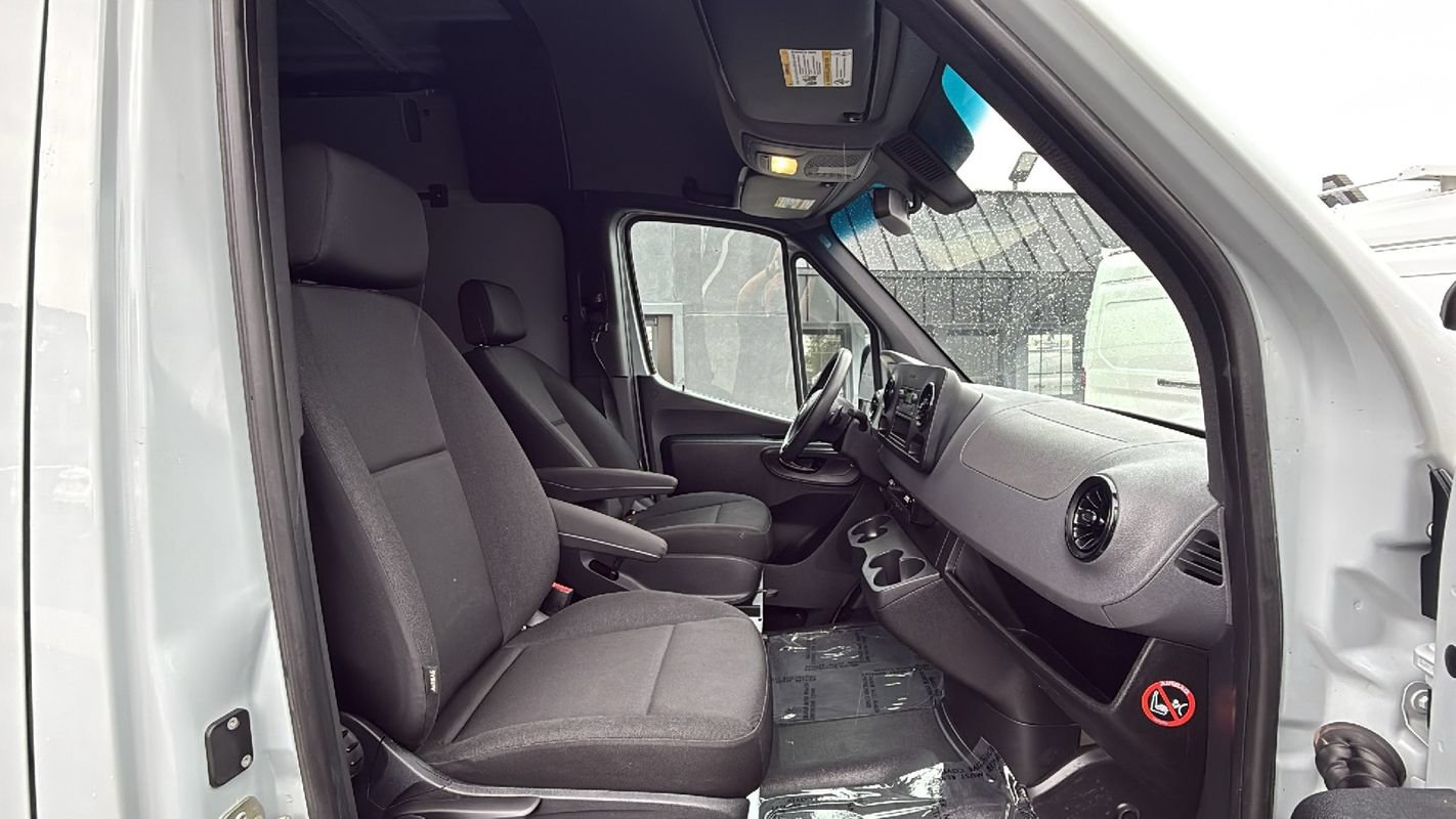 Used 2020 Mercedes-Benz Sprinter 2500 image 17