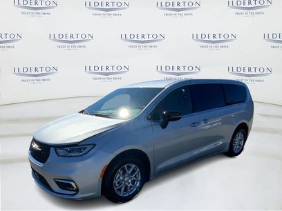 New 2026 Chrysler Pacifica Select