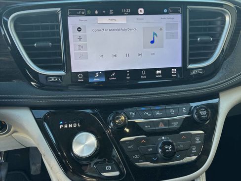 Used 2022 Chrysler Pacifica Limited image 11