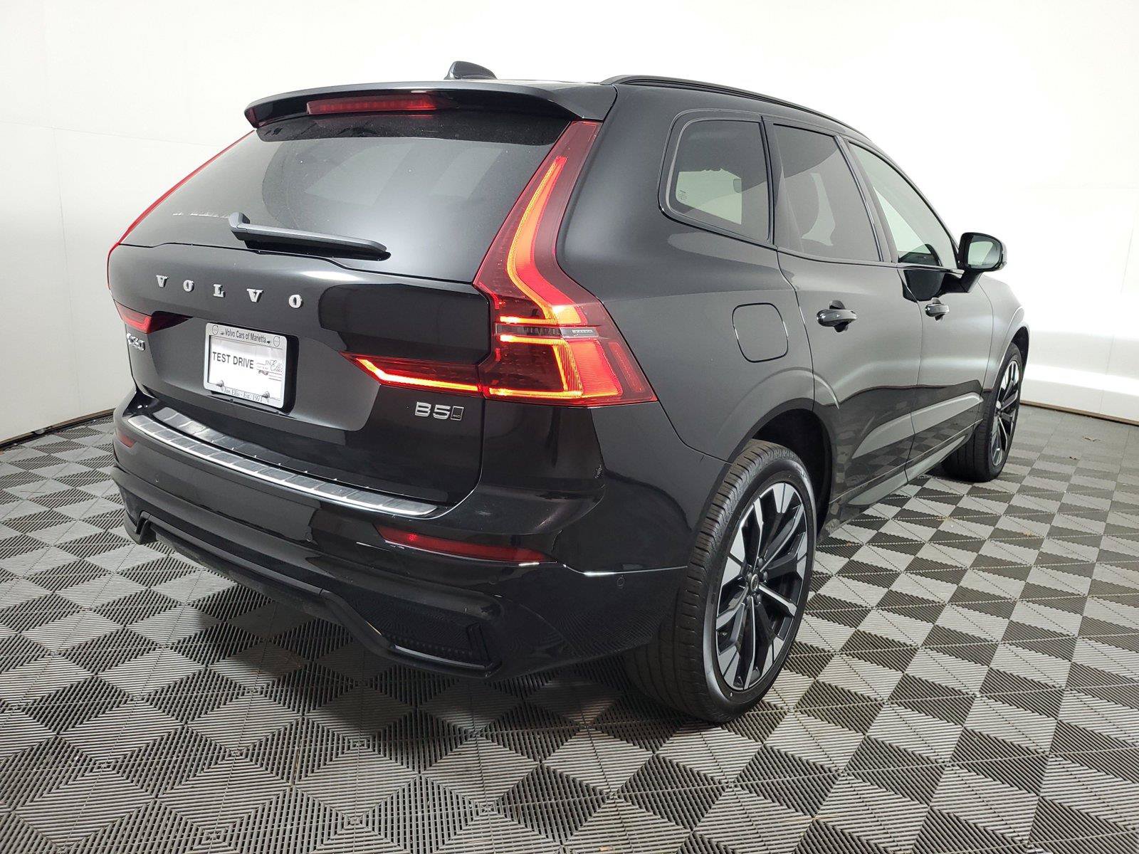 Certified 2026 Volvo XC60 B5 Plus AWD/4WD image 6