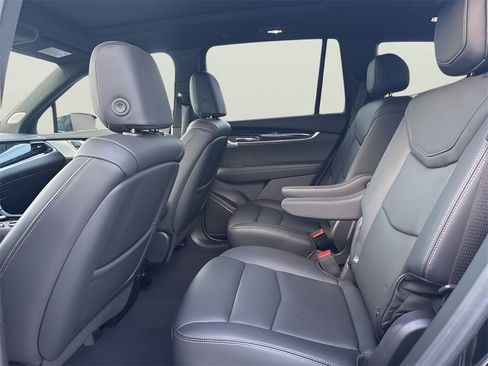 Certified 2022 Cadillac XT6 Premium Luxury w/ Technology Package image 16