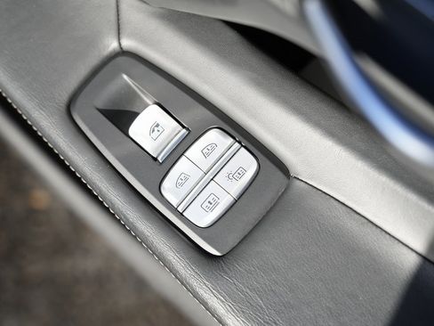 Used 2016 BMW 750i xDrive image 45