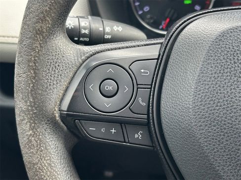 Used 2021 Toyota RAV4 XLE image 33