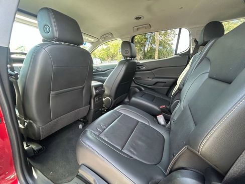 Used 2023 GMC Acadia SLT image 15