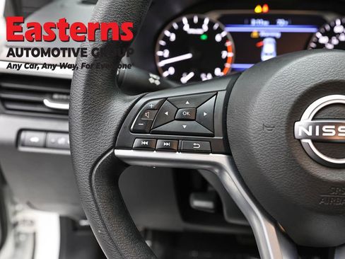 Used 2025 Nissan Altima 2.5 SV FWD image 15