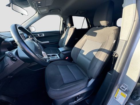 Used 2023 Ford Explorer XLT AWD/4WD image 21