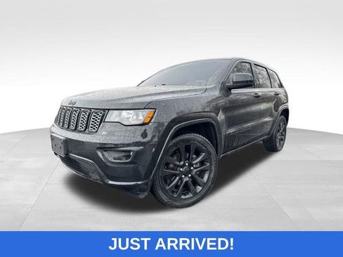 Used 2019 Jeep Grand Cherokee Altitude image 1