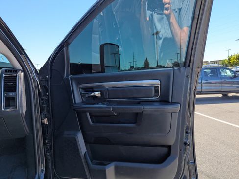 Used 2018 RAM 2500 Big Horn w/ Sport Appearance Group AWD/4WD image 39