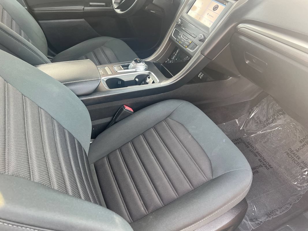 Used 2019 Ford Fusion SE FWD image 14