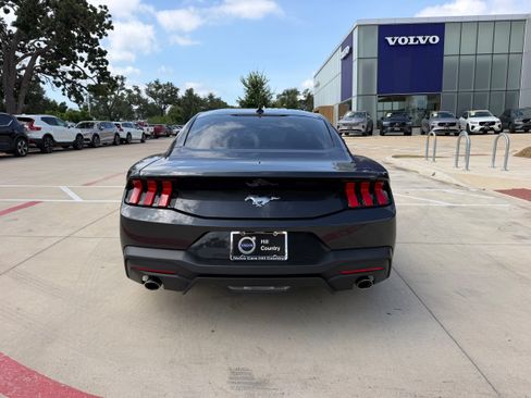 Used 2024 Ford Mustang Coupe RWD image 5