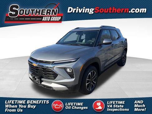 Used 2025 Chevrolet TrailBlazer LT image 1