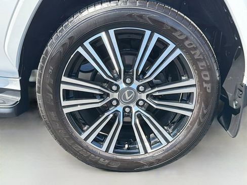 Used 2025 Lexus LX 600 4WD w/ Accessory Package (2T) image 29