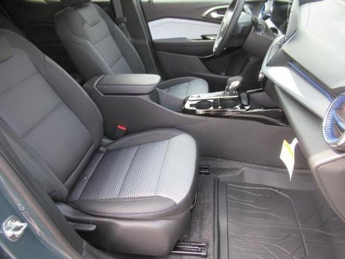 New 2025 Chevrolet Trax LT w/ Driver Confidence Package image 10