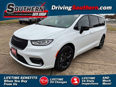 New 2026 Chrysler Pacifica Select w/ S Appearance Package image 1