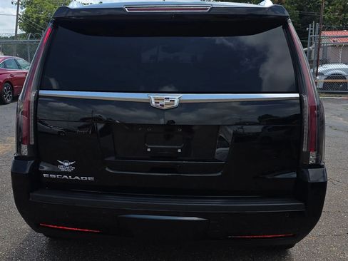 Used 2015 Cadillac Escalade Luxury RWD image 4